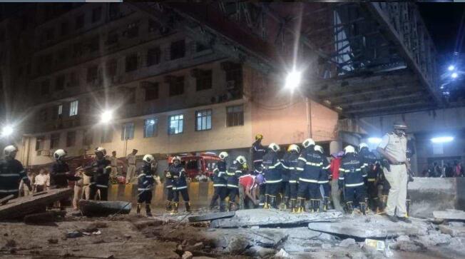 印度人行桥坍塌6死，33伤，印媒：这还是孟买